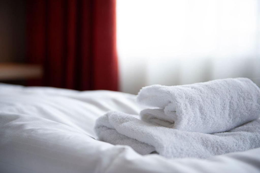 Henriks Hotell Шиен Экстерьер фото