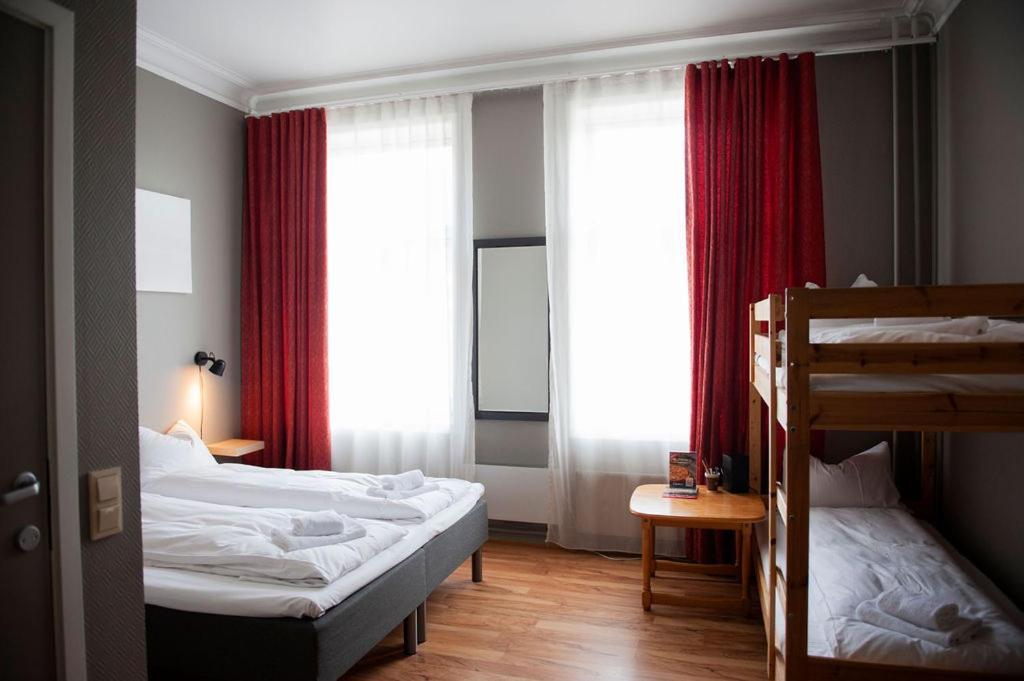 Henriks Hotell Шиен Экстерьер фото
