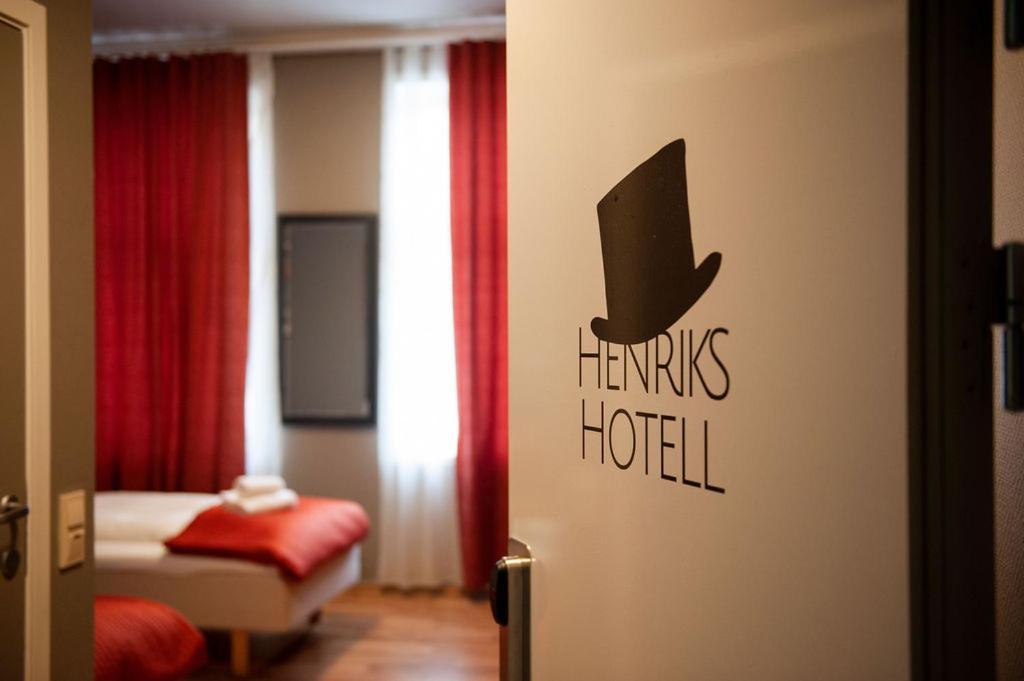 Henriks Hotell Шиен Экстерьер фото