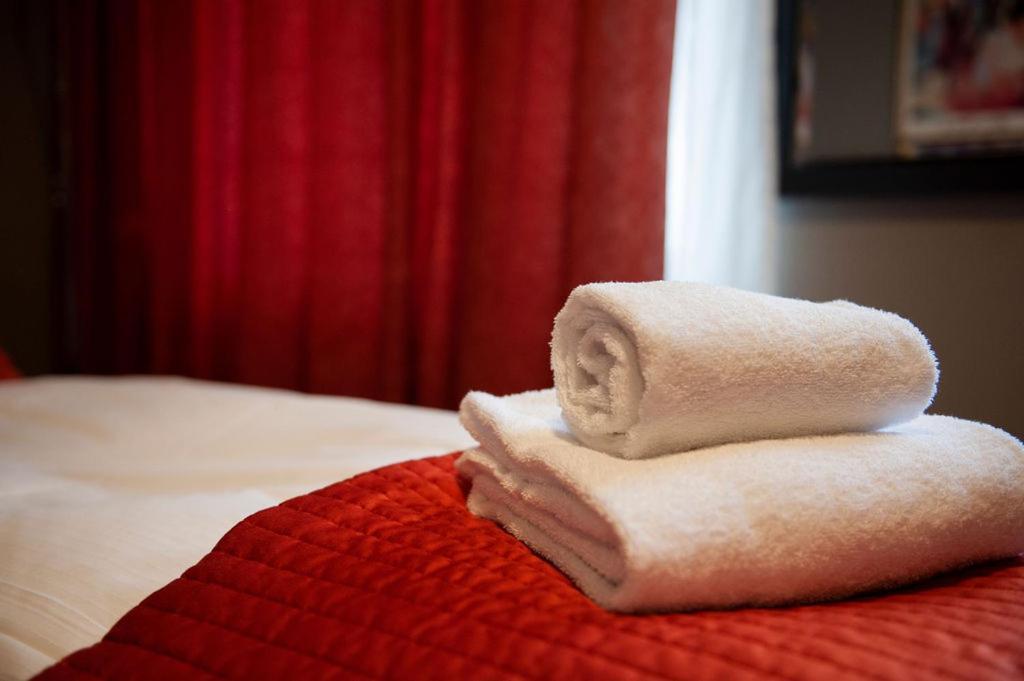 Henriks Hotell Шиен Экстерьер фото