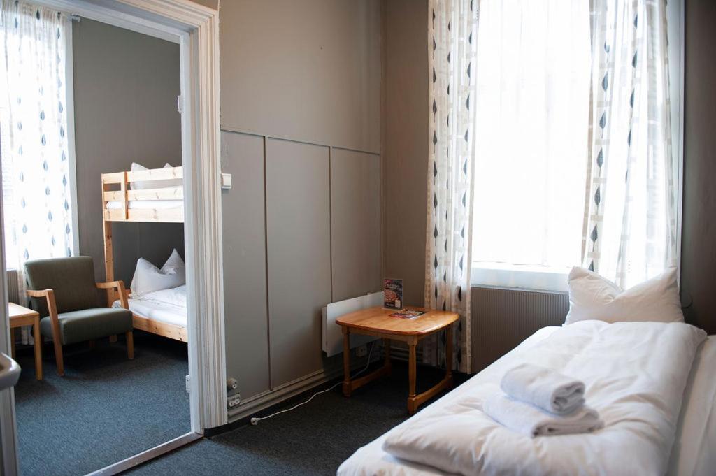 Henriks Hotell Шиен Номер фото